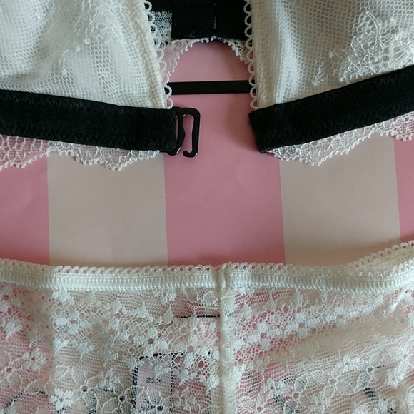 Size M🌺 VICTORIA'S SECRET BRALETTE + PANTY M - Picture 5 of 6